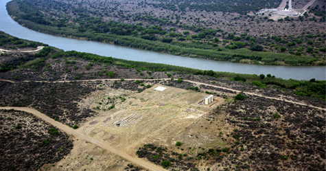A Pemex facility in Mexico operates across the Rio Grande from an Eagle Ford Shale site in Texas. Photo courtesy of dallasnews.com